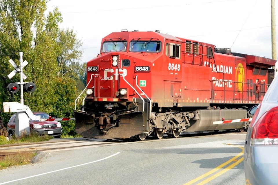 10147278_web1_180111-LAT-M-Train-Crossing-Glover