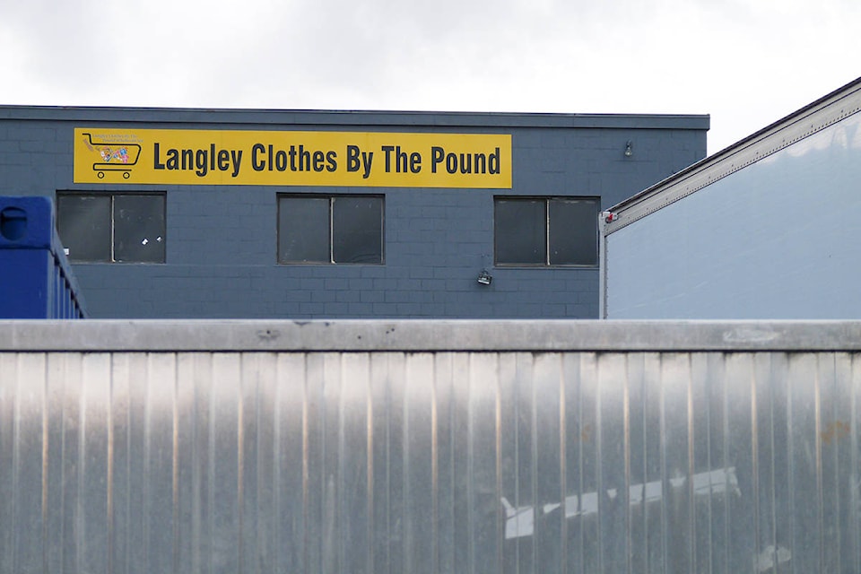 10270357_web1_180120-LAT-clothes-by-pound-closes