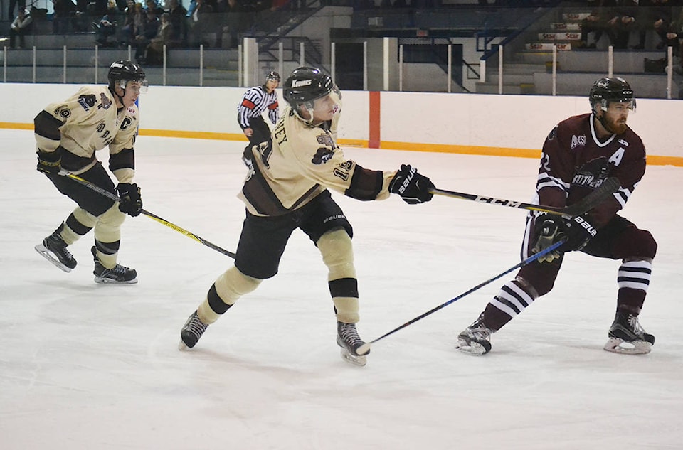 10353102_web1_180201-ALT-Kodiaks-defeat-Panthers_2
