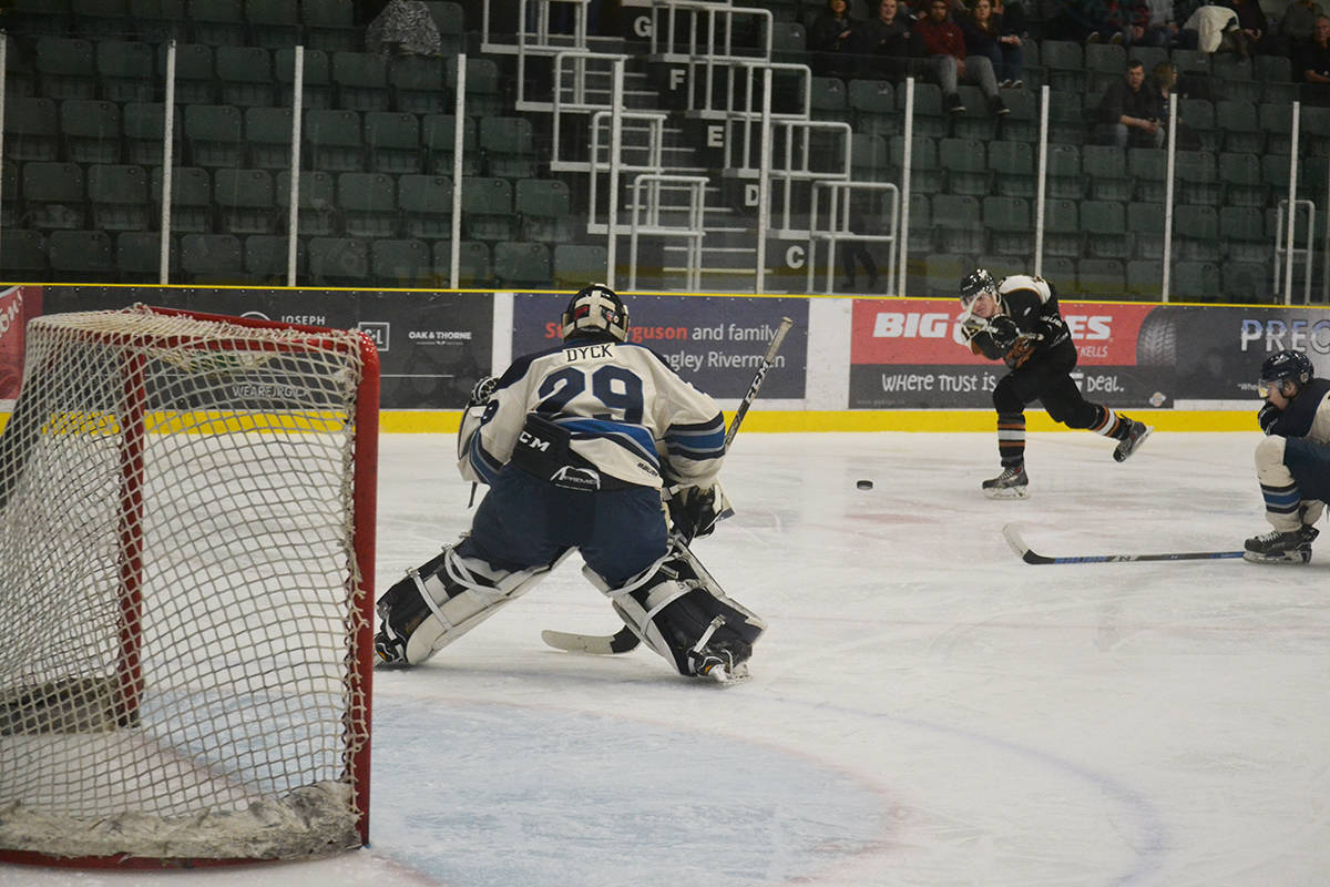 10546527_web1_180215-ALT-Kodiaks-down-Trappers_11