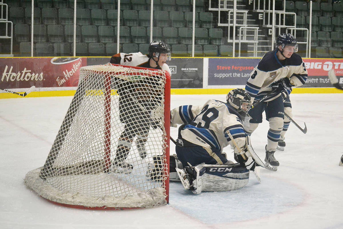 10546527_web1_180215-ALT-Kodiaks-down-Trappers_6