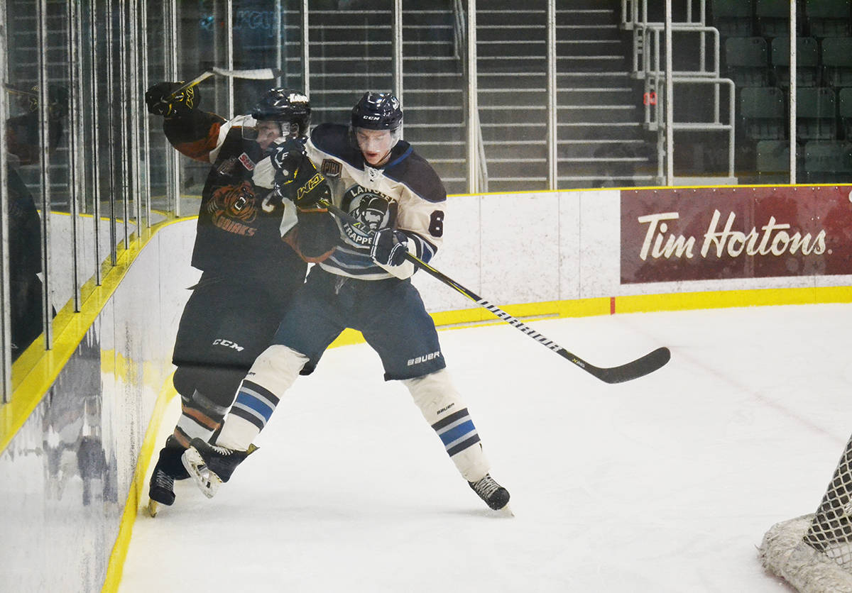 10546527_web1_180215-ALT-Kodiaks-down-Trappers_7