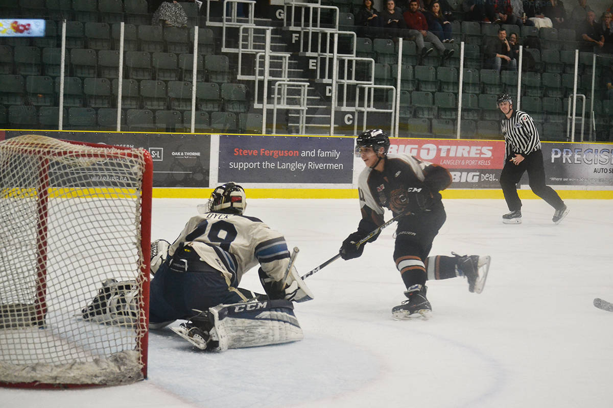 10546527_web1_180215-ALT-Kodiaks-down-Trappers_8