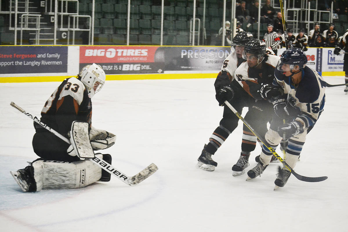 10546527_web1_180215-ALT-Kodiaks-down-Trappers_9