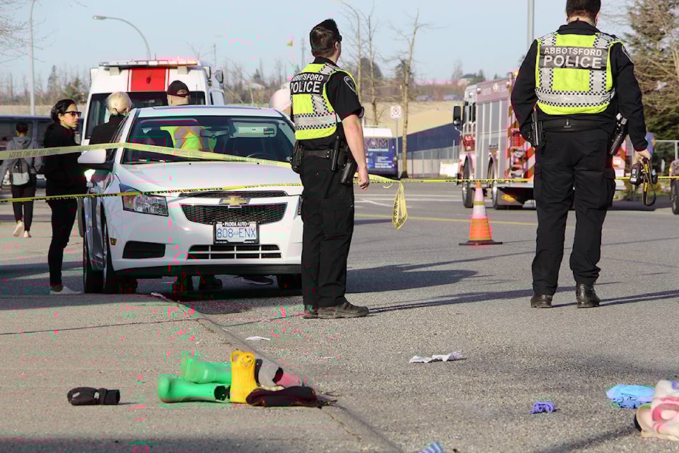 10985494_web1_Pedestrians-struck-on-Ridgeview3
