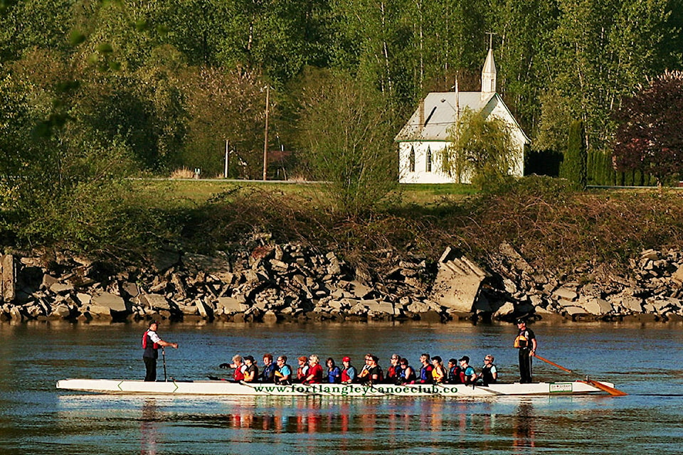 11015594_web1_180322-ALT-dragon-boat-tryout_2