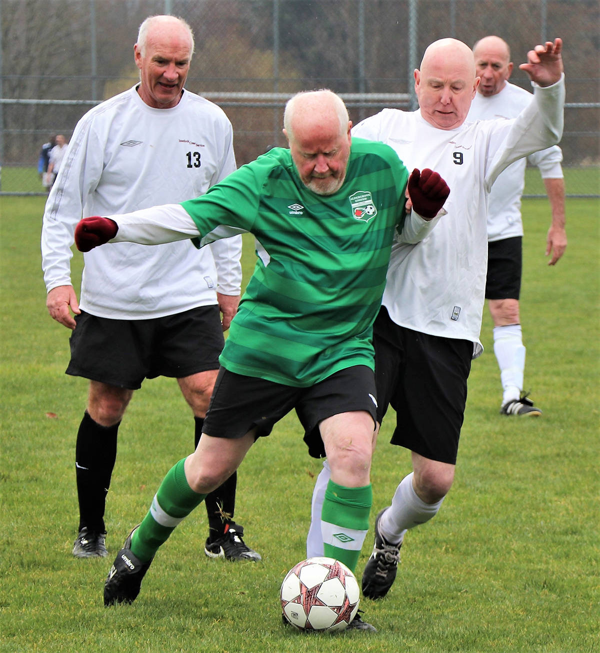 11163399_web1_SoccerOver60s6206