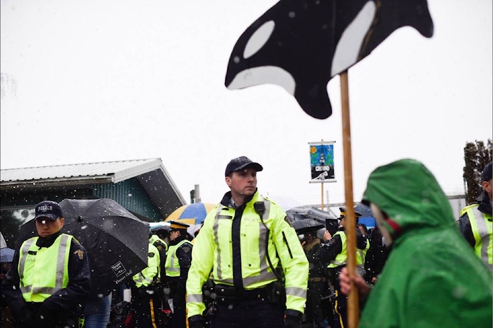 11177301_web1_180326-BPD-M-pipeline-protest