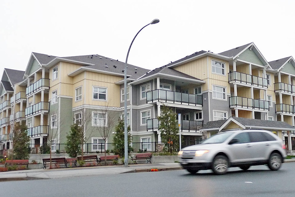 11310344_web1_180206-LAT-Murrayville-condo-new