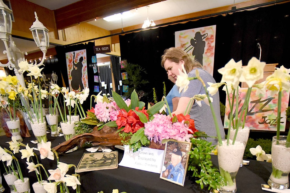 11337520_web1_180412-ALT-Bradner-flower-show_1