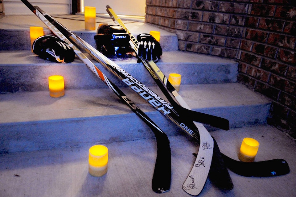 11408818_web1_180411-LAT-sticksoutforhumboldt1