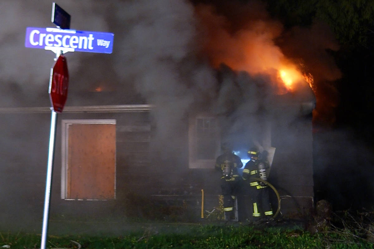 11440451_web1_crescent-house-fire2