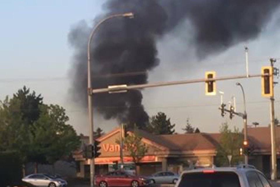 11643009_web1_180427-LAT-Coast-Spas-Fire_1
