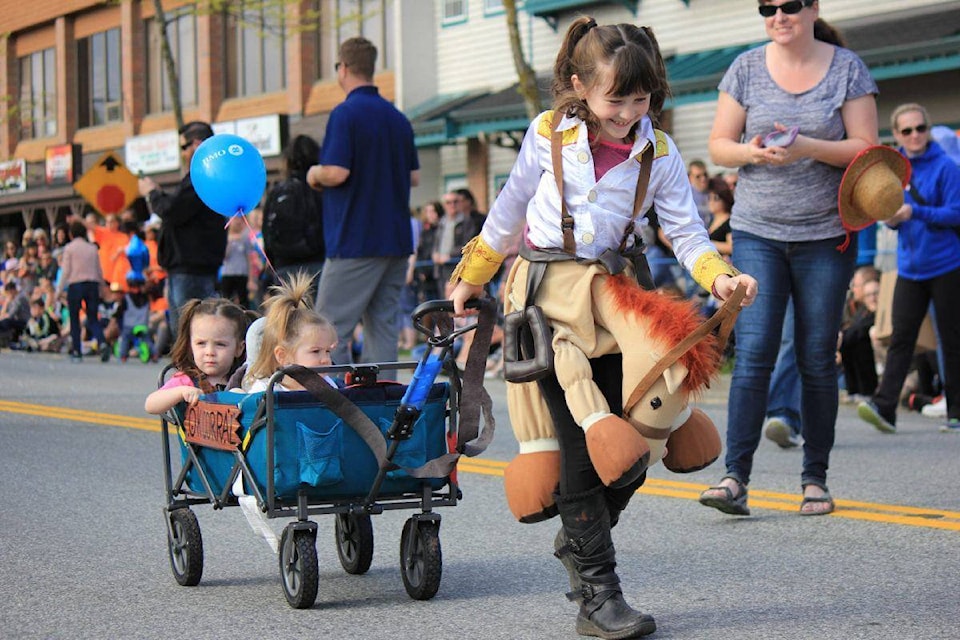 11845994_web1_11721805_web1_180509-CLR-CLRODEO-BedRaces_2