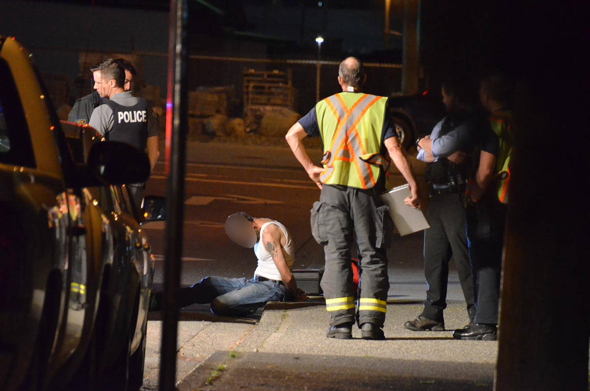 11867908_web1_180514-LAT-police-takedown4