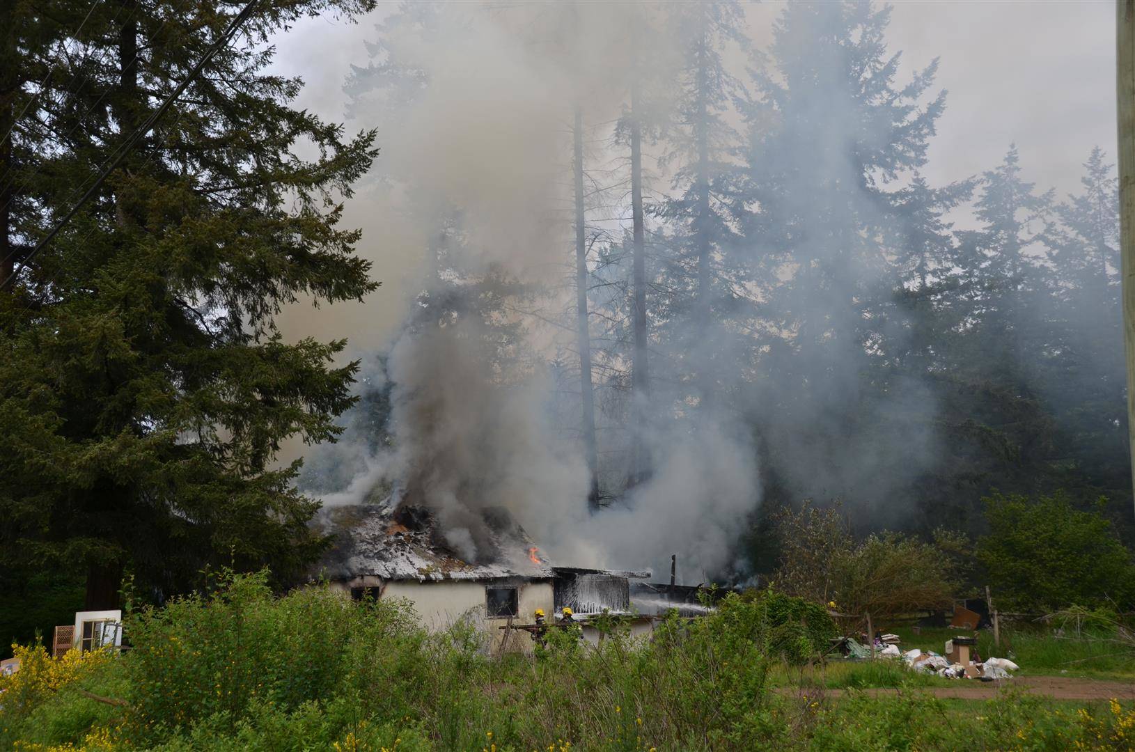 11977409_web1_180521-LAT-house-fire4