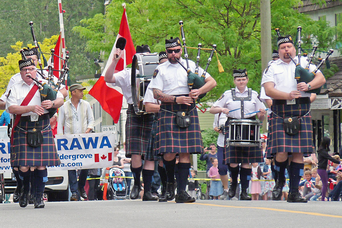 11978399_web1_181021-LAT-May-Day-pipers