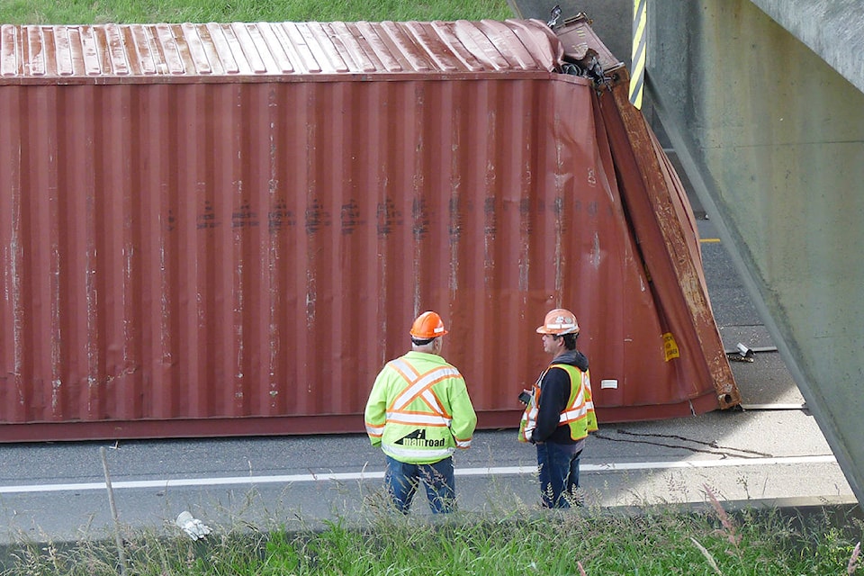 12314343_web1_copy_180613-container-blocks-road