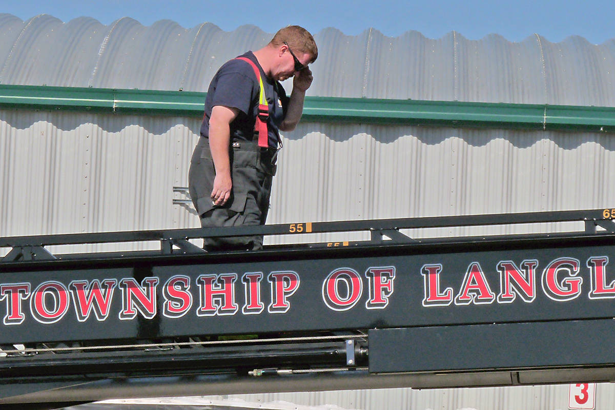 12452433_web1_180624-LAT-firefighters-at-farm-2