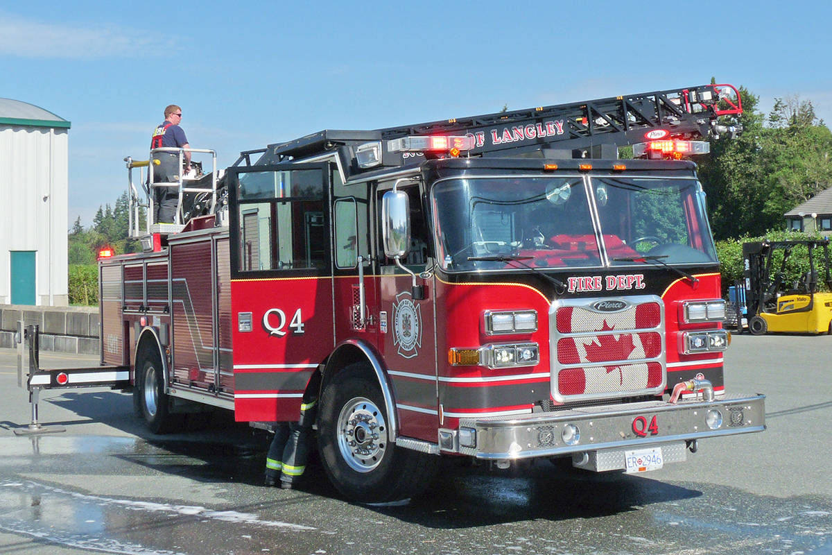 12452433_web1_180624-LAT-firefighters-at-farm-3