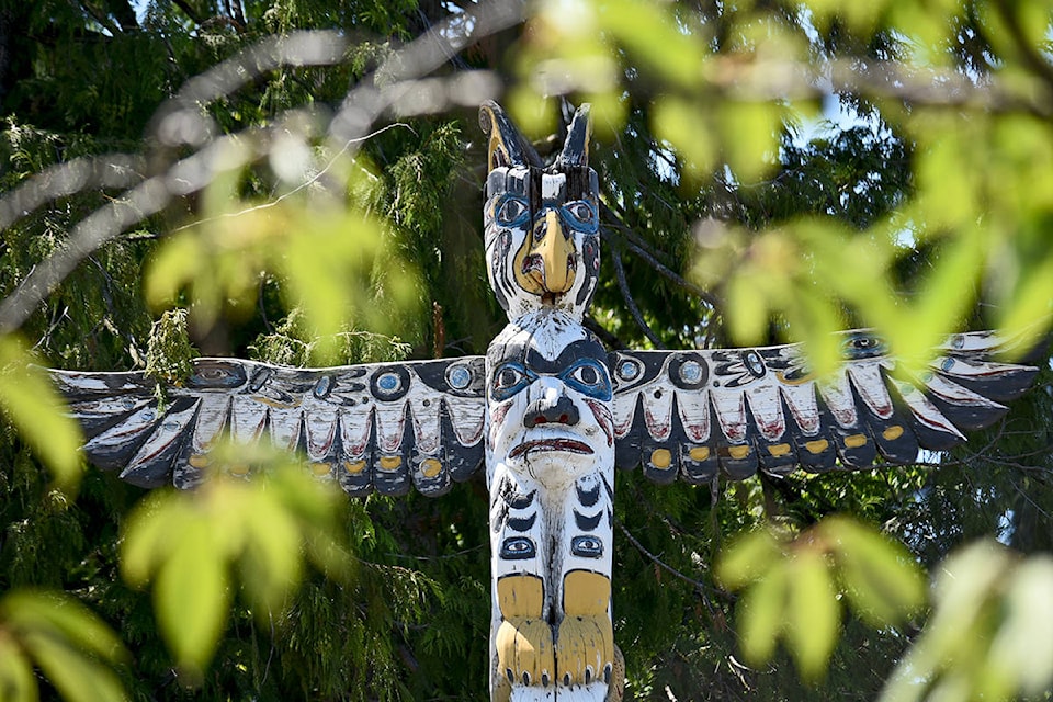 12610771_web1_180718-LAT-LMH-Totem-Pole_1