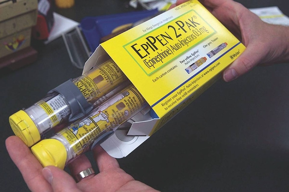 12945297_web1_180412-RDA-M-180413-RDA-epipen