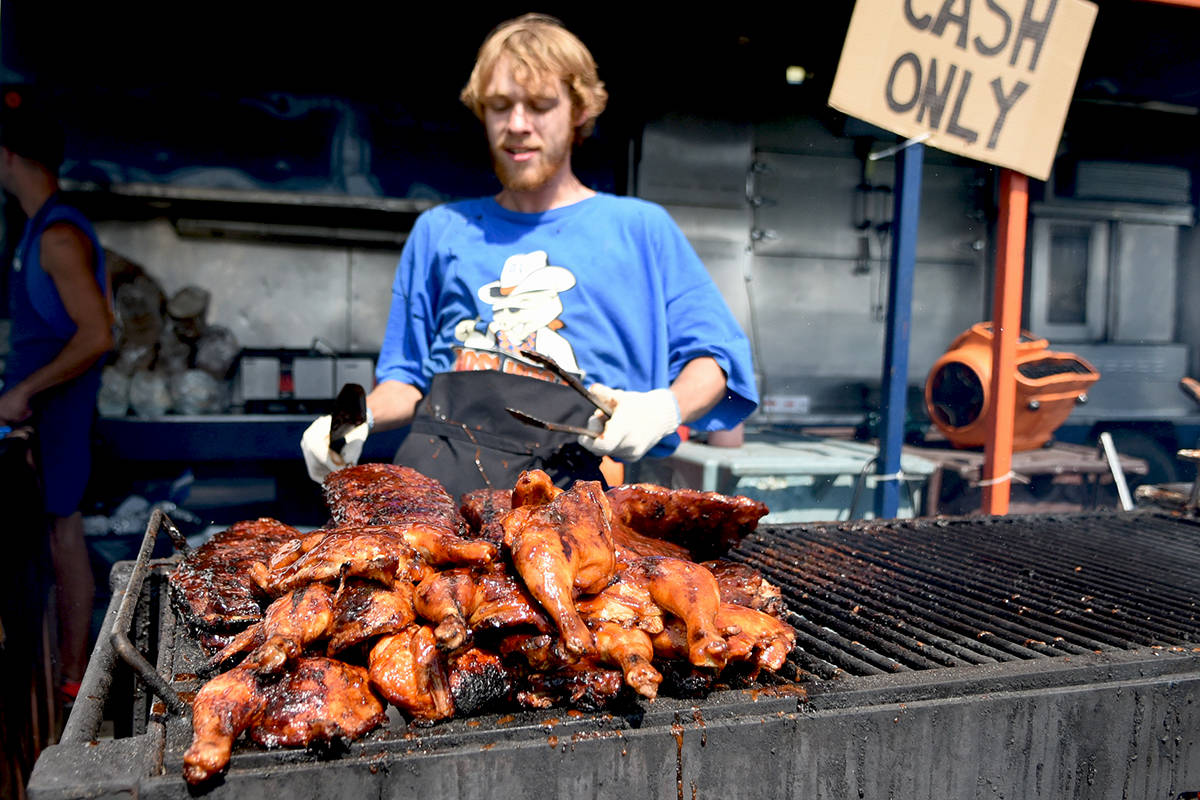 13185795_web1_180822-LAT-RibFest_1