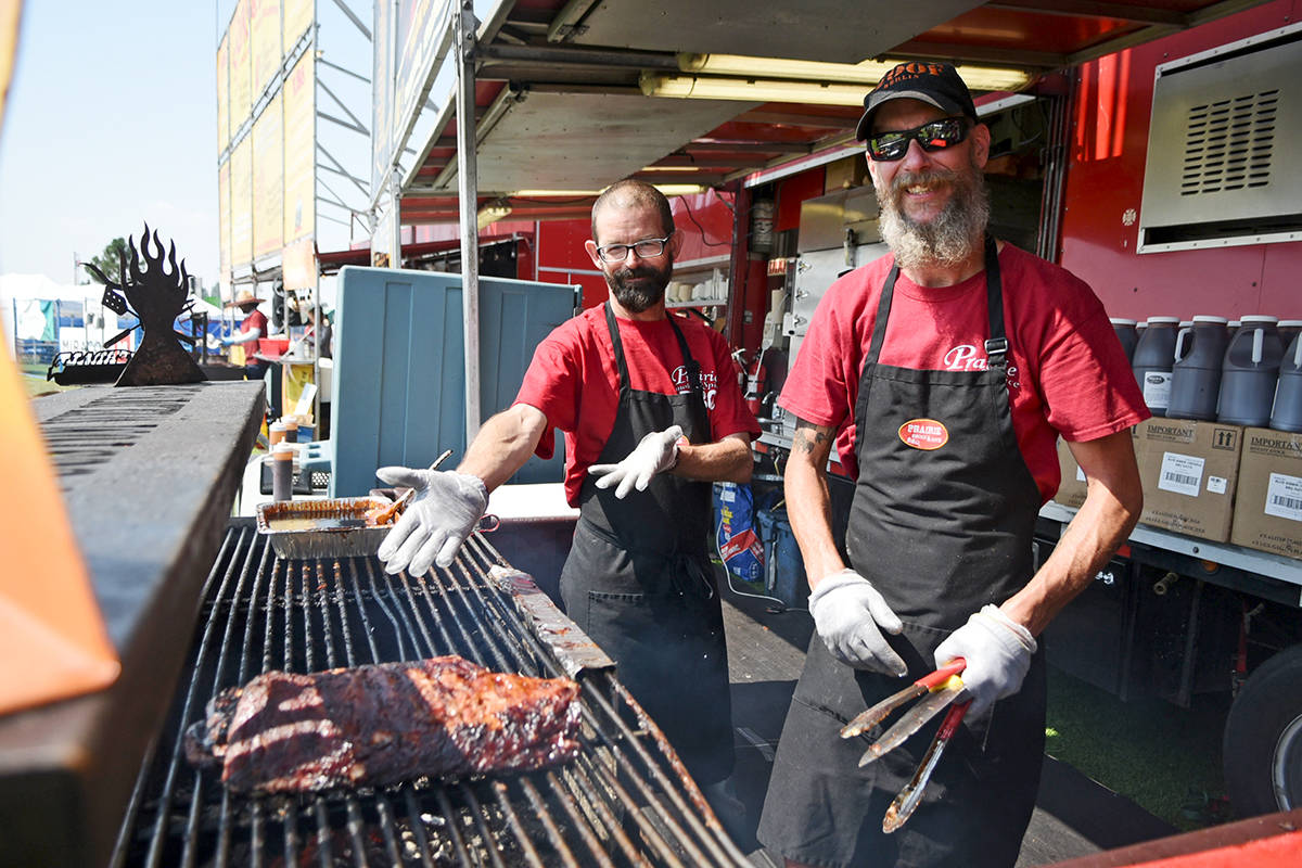 13185795_web1_180822-LAT-RibFest_5