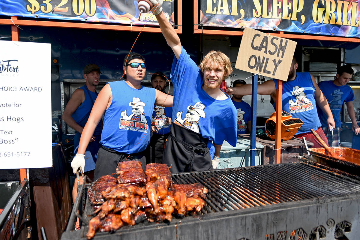 13185795_web1_180822-LAT-RibFest_6