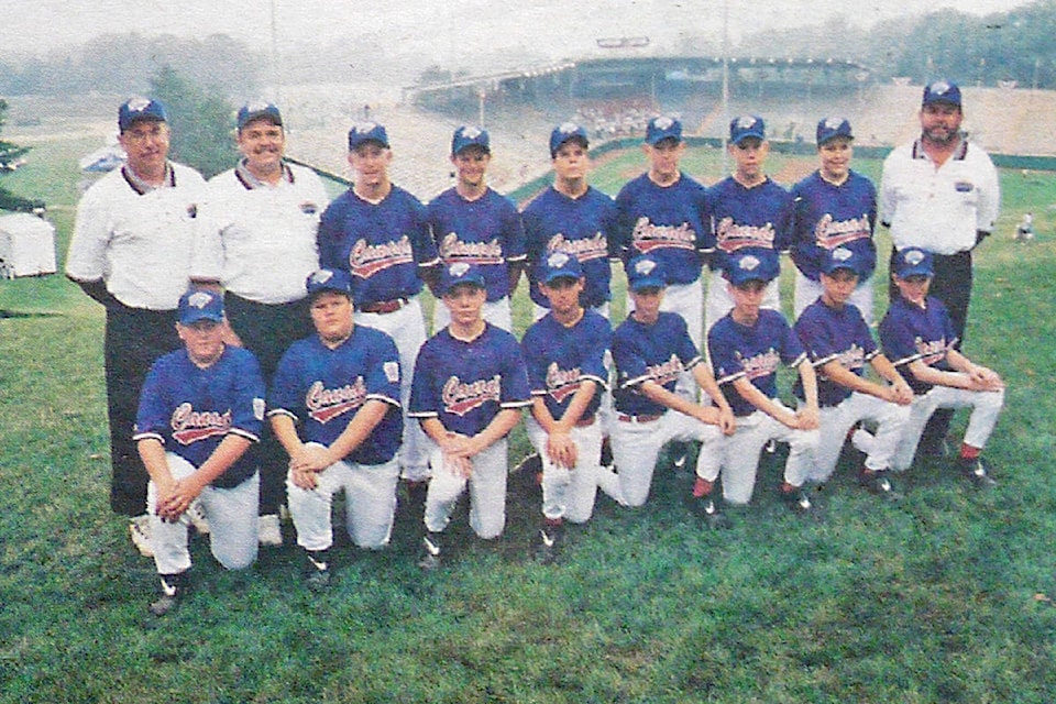 13200766_web1_copy_180820-LAT-little-league-anniversary-team