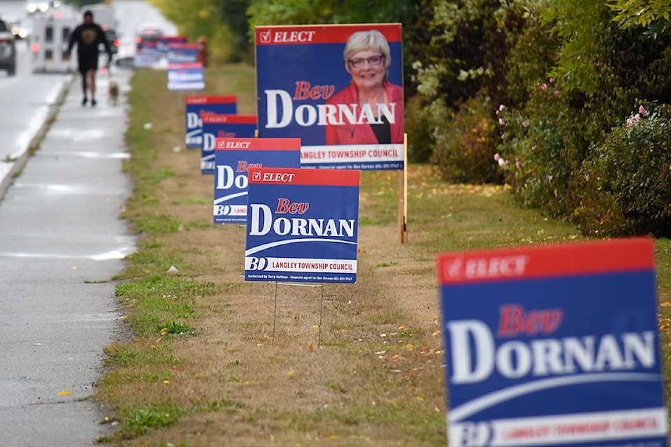13484564_web1_180912-LAT-Election-Signs_2