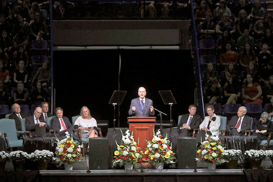 13585752_web1_copy_180917-LAT-church-leader-Nelson-at-LEC