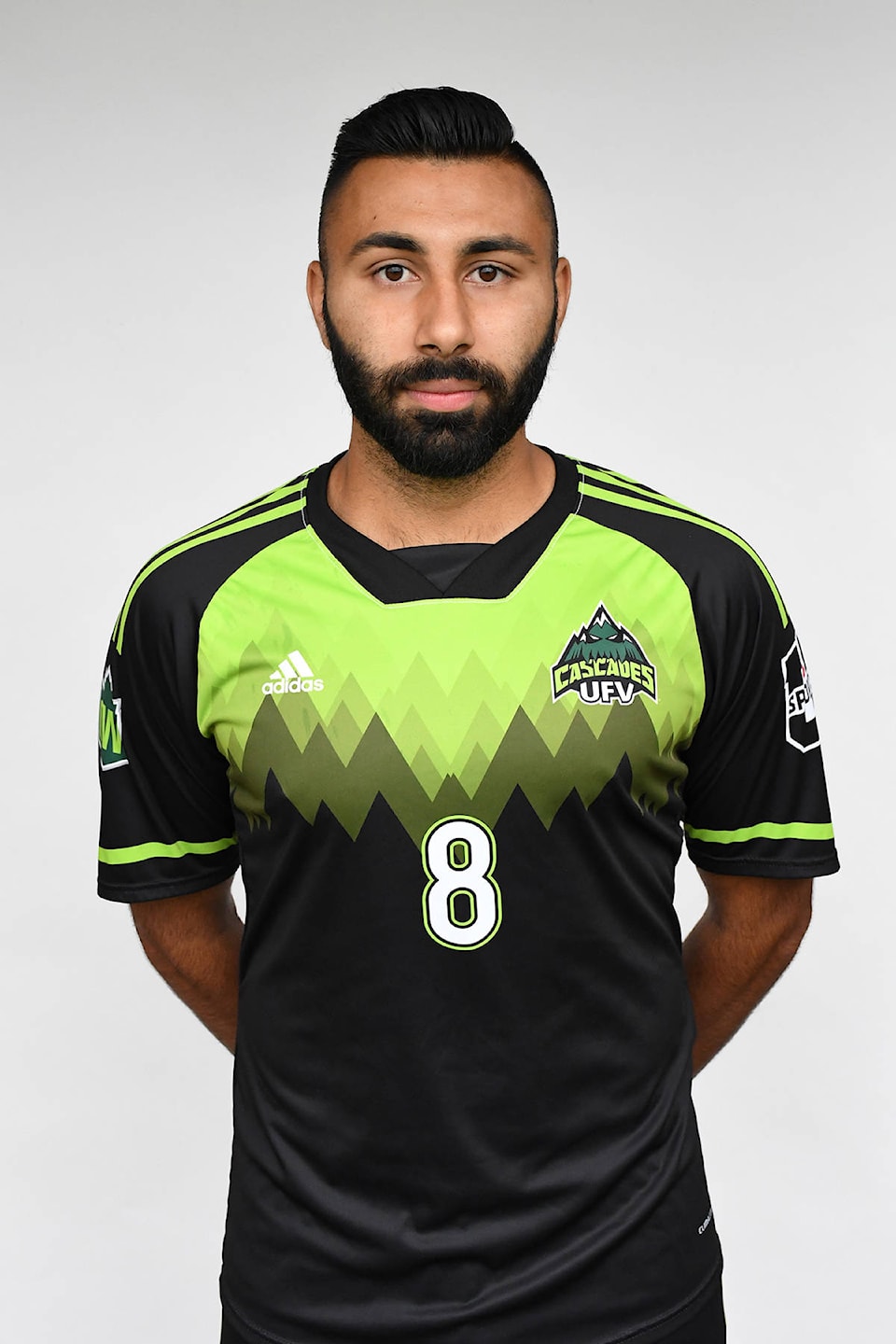 13611533_web1_180927-ALT-UFV-soccer-star_2