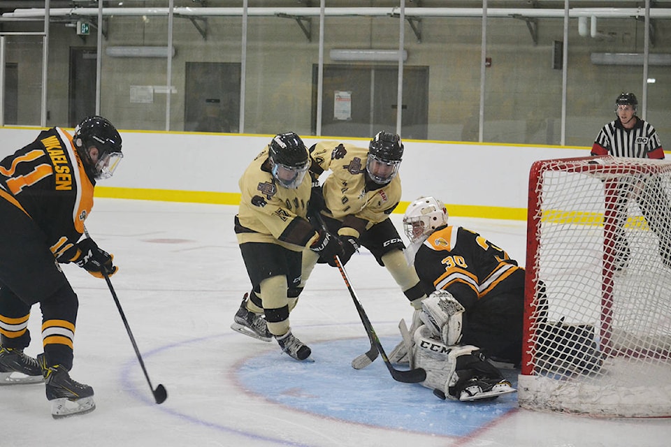 13642377_web1_180927-ALT-Kodiaks-lose-WolfPack_1