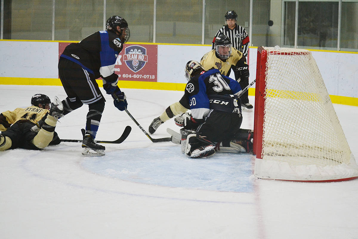 13732969_web1_181004-ALT-Kodiaks-vs-Pilots_3