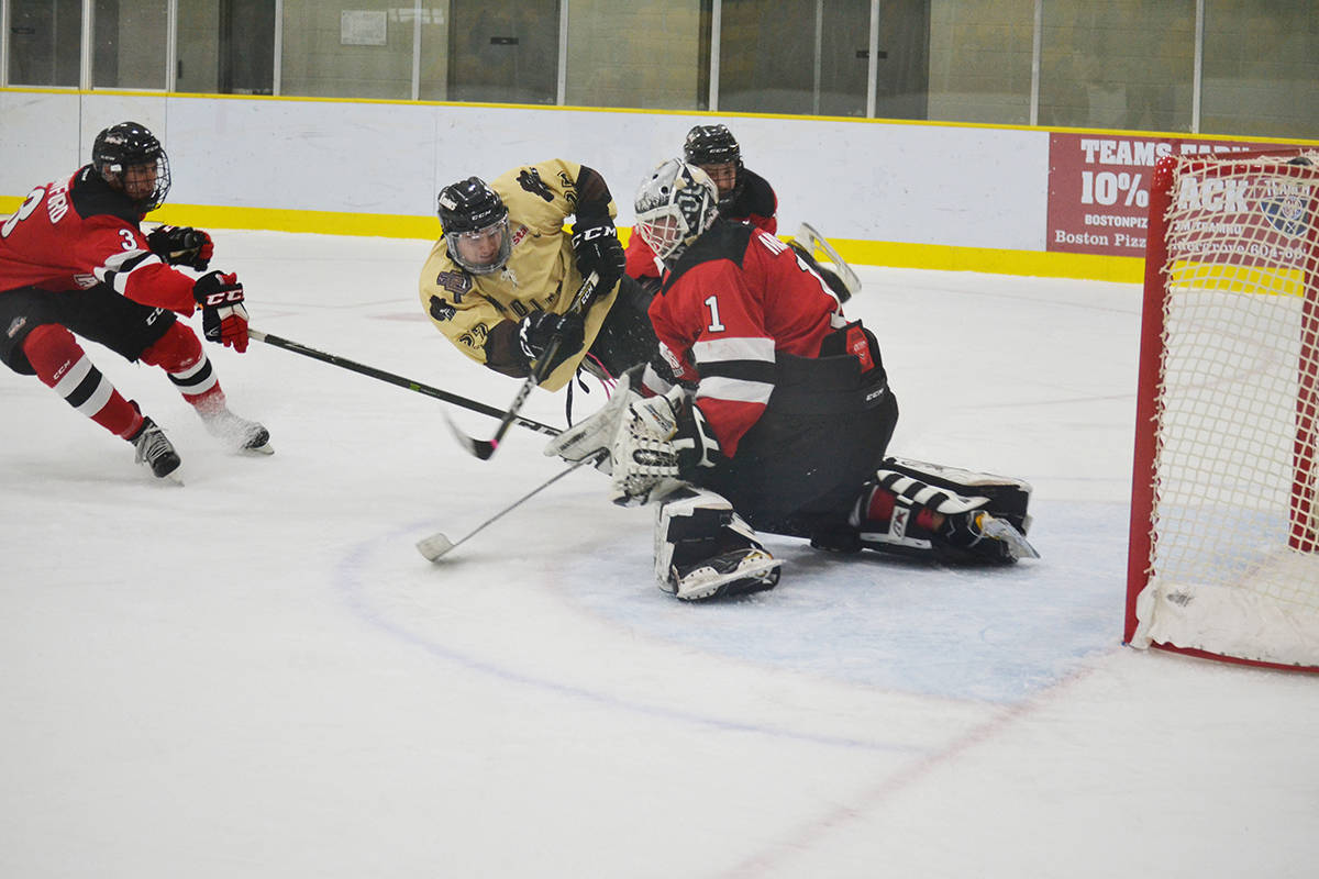 13832230_web1_181011-ALT-Kodiaks-win_4