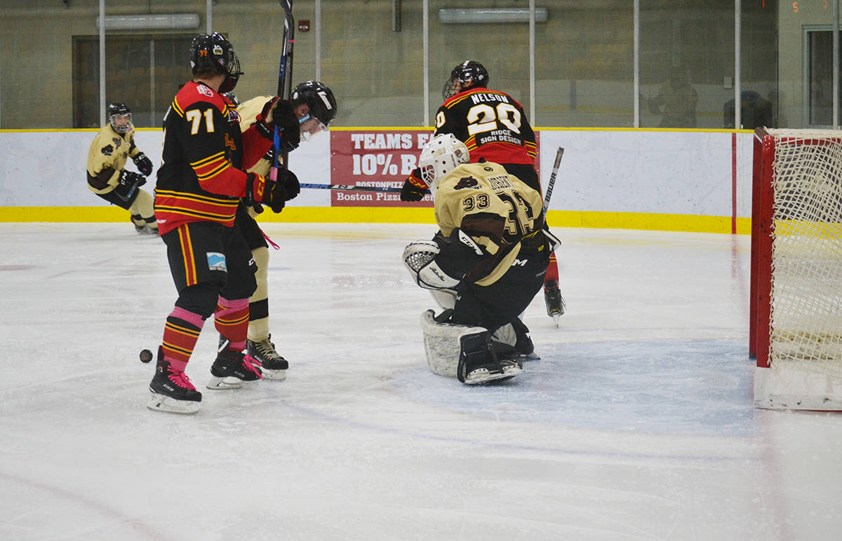 13932362_web1_181018-ALT-Kodiaks-win-vs-Flames_3