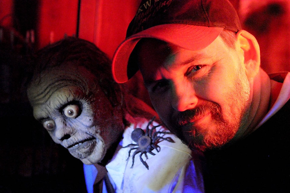 13961843_web1_171018-LAT-hauntedhouse2