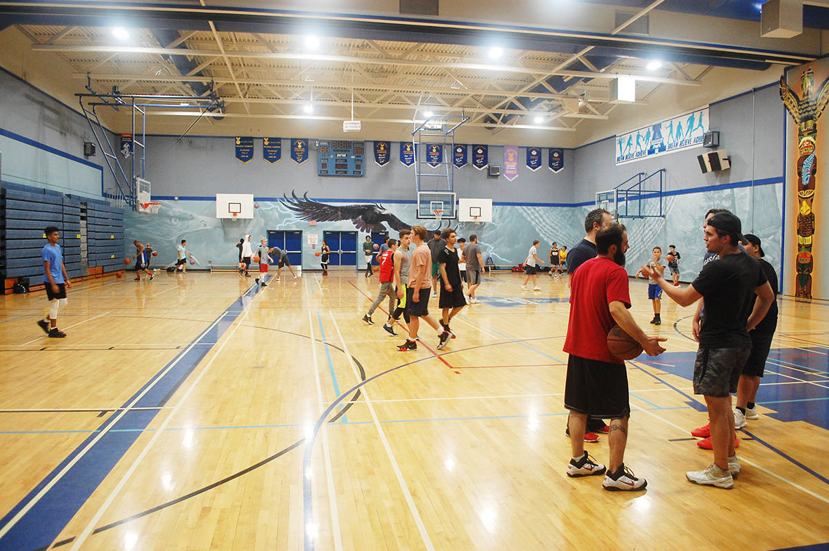 14027090_web1_181025-ALT-aldergrove-basketball-club_6