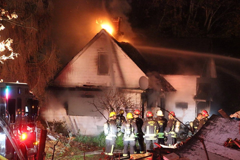 14124386_web1_181025-SUL-Abandoned-House-Fire3_ne2018102564341105