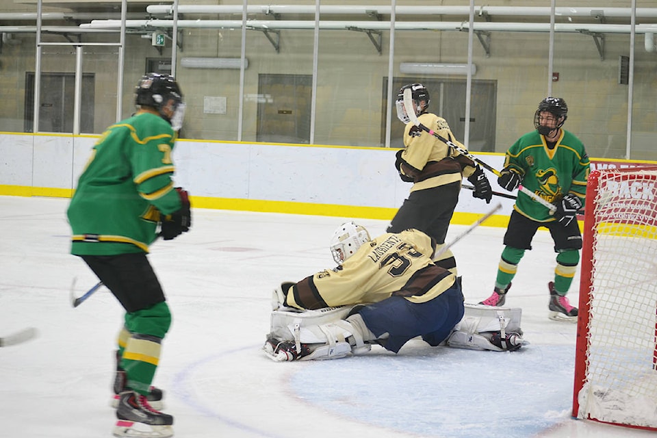 14126787_web1_181101-ALT-Kodiaks-win-Knights_2