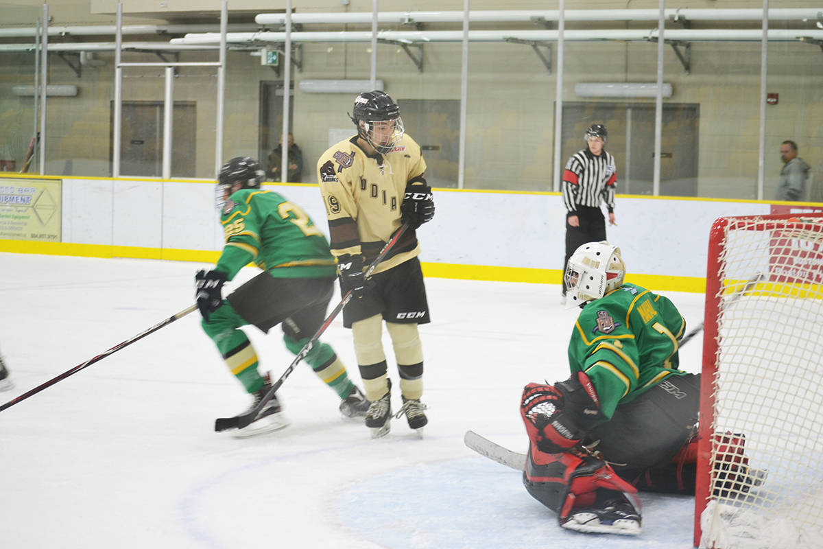 14126787_web1_181101-ALT-Kodiaks-win-Knights_3