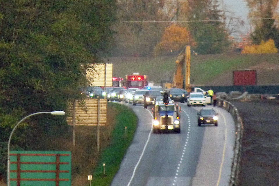 14162155_web1_181029-LAT-freeway-pileup