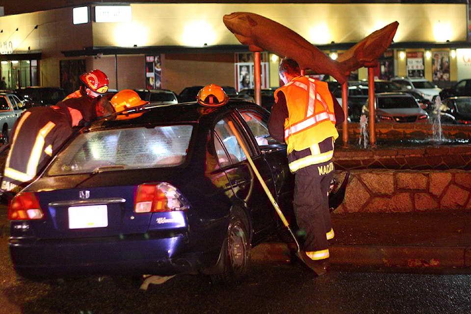 14203176_web1_181030-NBU-car-crash-fountain_1