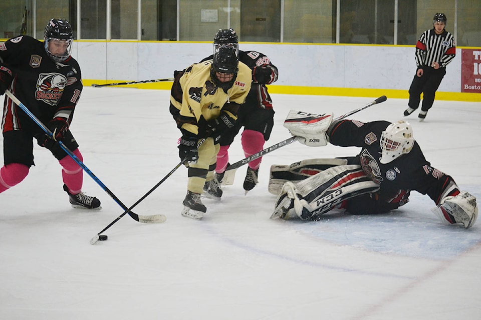 14233889_web1_181108-ALT-Kodiaks-Sockeyes_2