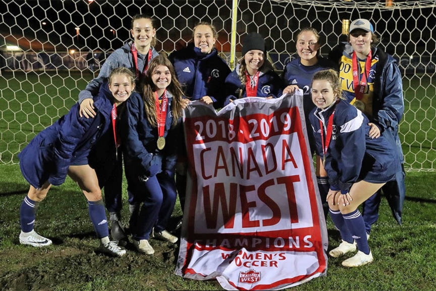 14253221_web1_181104-LAT-TWU-captures-Canada-west-soccer-title2
