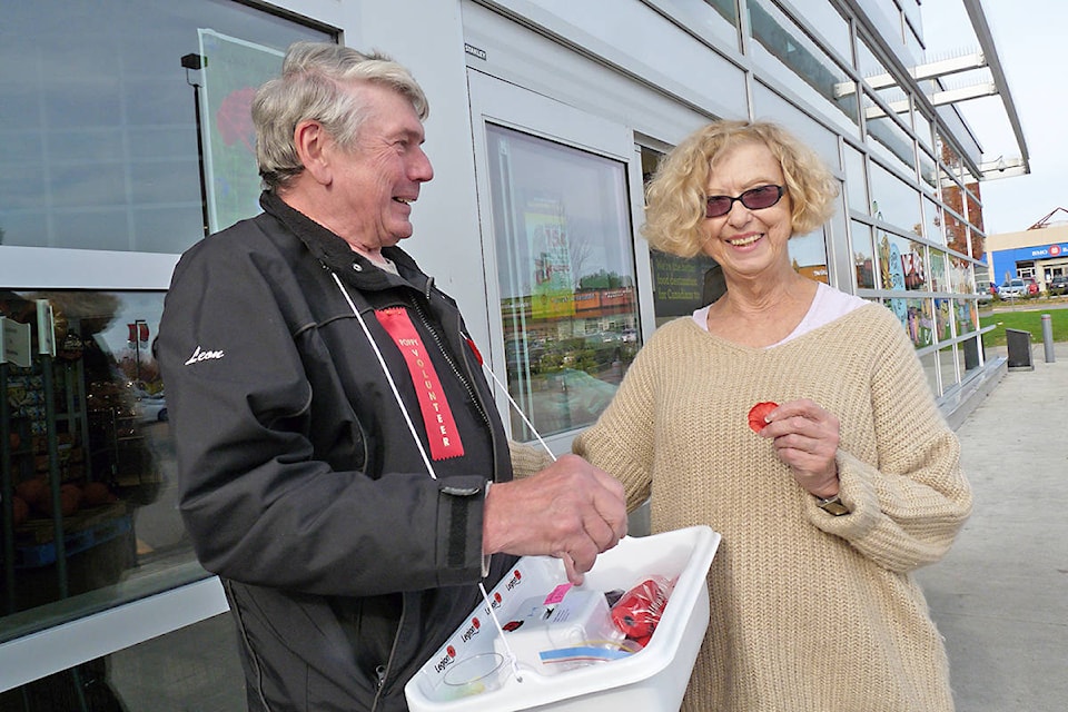 14264088_web1_copy_181027-LAT-poppy-seller-Oakes