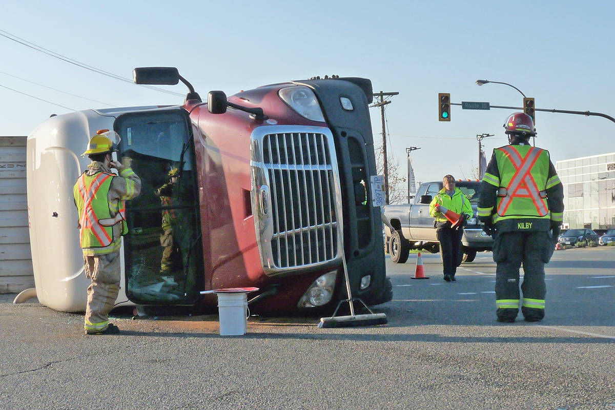 14300327_web1_181107-LAT-truck-flips1