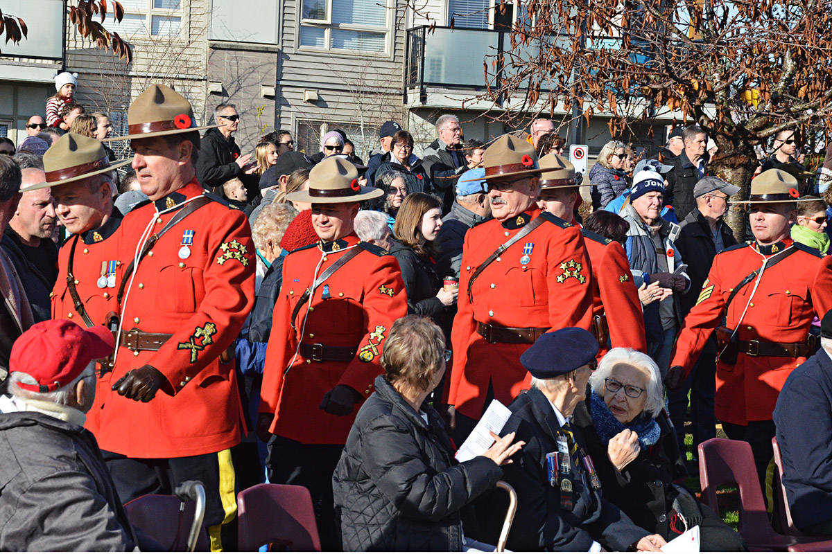 14352399_web1_181111-LAD-CityRemembrance15