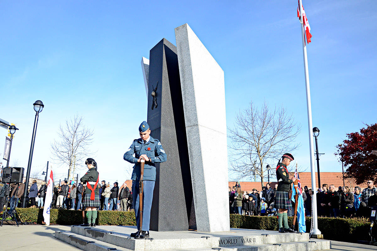 14352399_web1_181111-LAD-CityRemembrance17